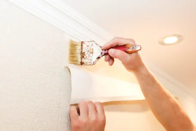 Pose de papier peint aux Baux-de-Provence — revêtements muraux et toiles de verre